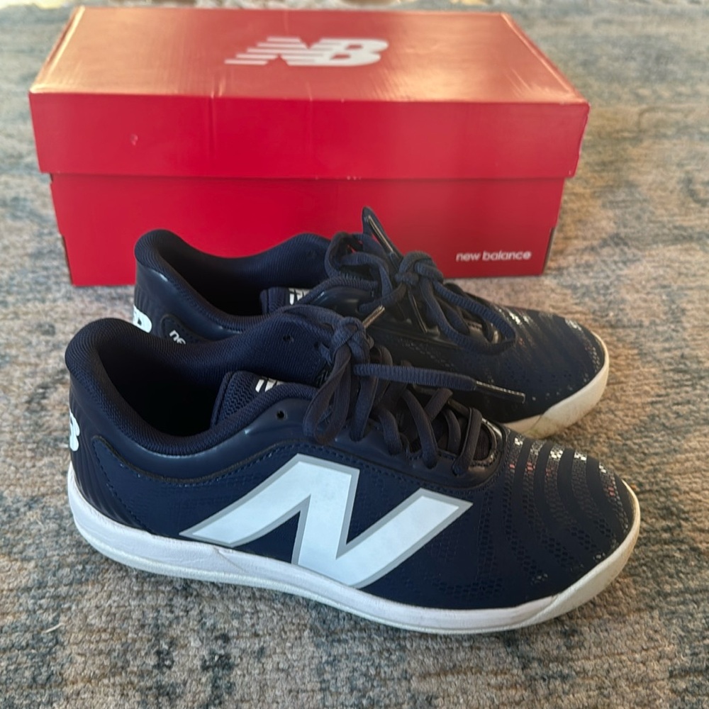 New Balance Unisex-Child 4040 V7 Rubber-Molded Baseball Cleats